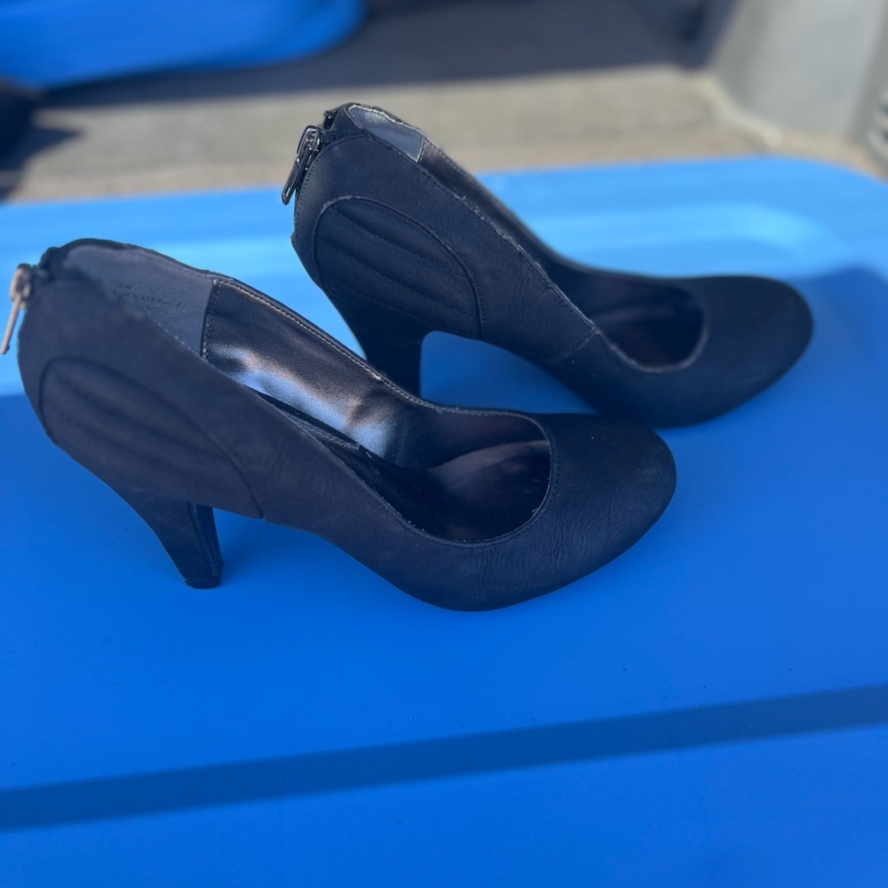 Rampage Black Suede High Heel Pumps with Back Zipper Size 7